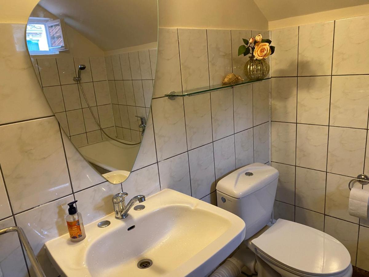 Rose'S Oldtown Apartment Braşov Esterno foto