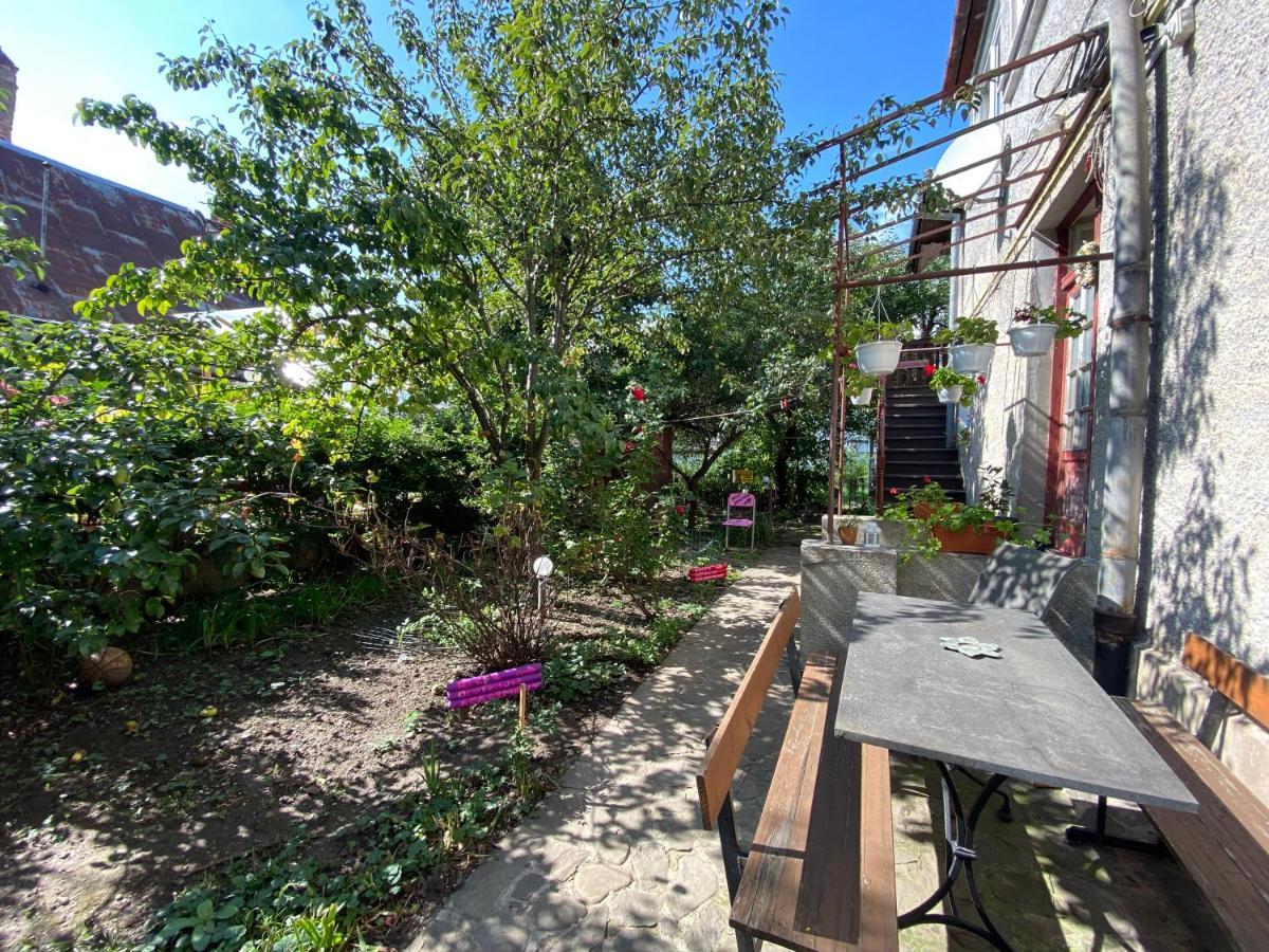 Rose'S Oldtown Apartment Braşov Esterno foto
