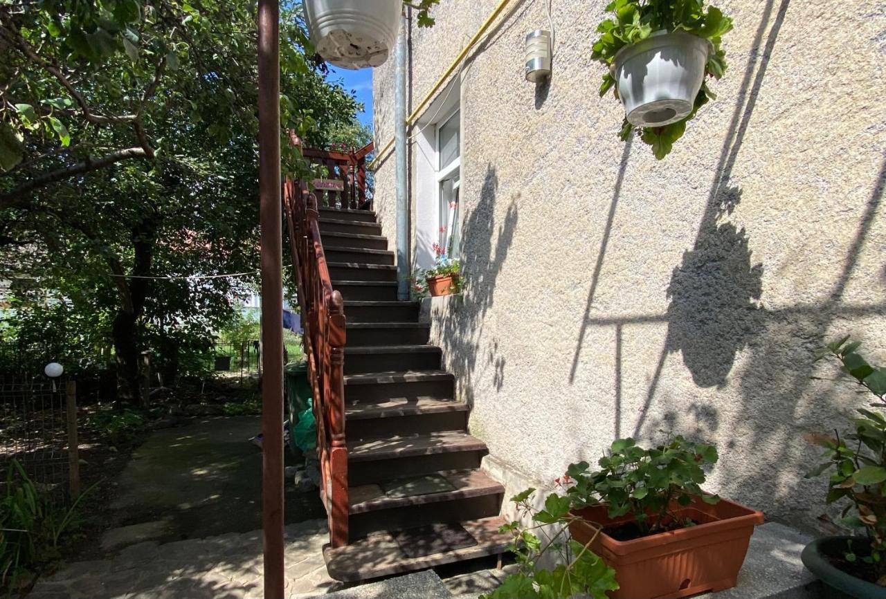 Rose'S Oldtown Apartment Braşov Esterno foto