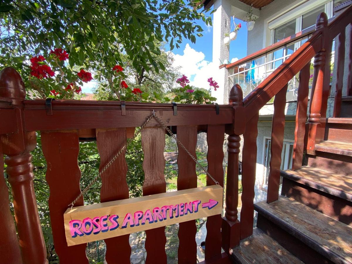 Rose'S Oldtown Apartment Braşov Esterno foto