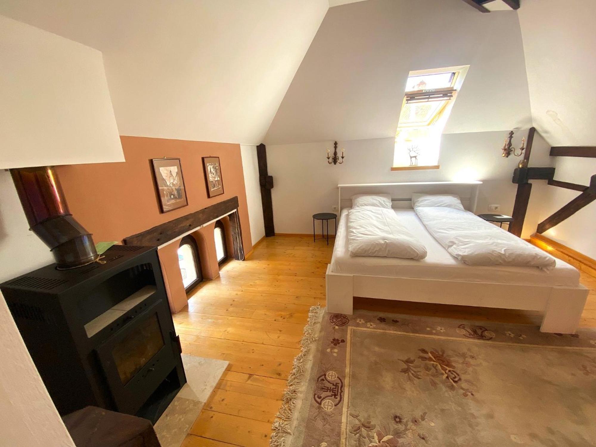 Rose'S Oldtown Apartment Braşov Esterno foto